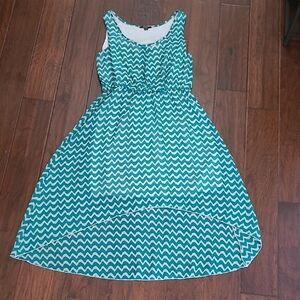 Espresso sleeveless teal & creamy white chevron print, high-low dress size Large